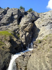 Paysage cascade et falaise montagne / landscape waterfall and escarped mountain piece