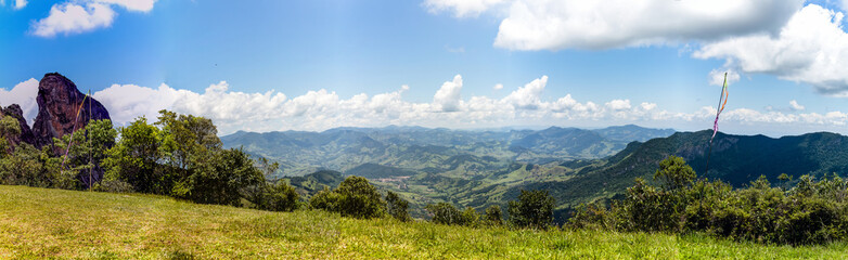 Vista para o vale de São Bento do Sapucaí - SP | Views of the valley of São Bento do Sapucaí -...