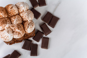 Mini chocolate cake.