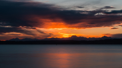 Fototapeta na wymiar sunset over the Puget Sound