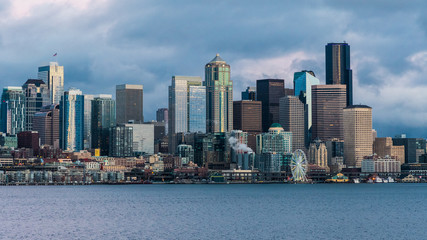 Fototapeta premium Seattle skyline at dusk