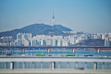 Fototapeta na wymiar Seoul scenery on the Hangang Bridge in the background of Seoul Tower
