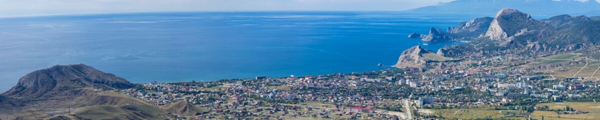Fototapeta na wymiar Panorama of the Crimean coast from the top of the mountain.