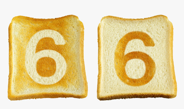 トーストに白い数字の6と白いパンに数字の6の焼き目が入った2枚のパン