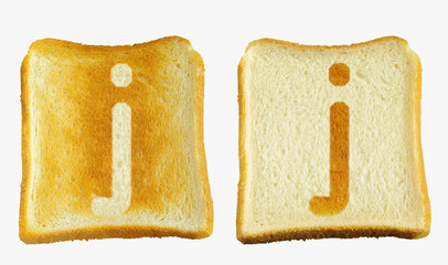 トーストに白い小文字のjと白いパンに小文字のjの焼き目が入った2枚のパン