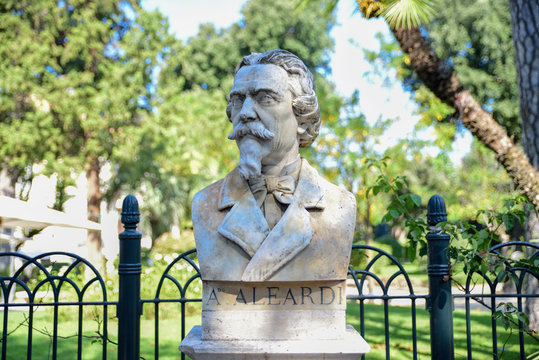 Aleardo Aleardi Italian poet and politician, sculptural representation