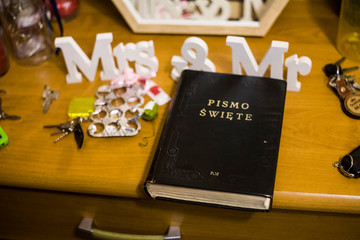 biblia pismo święte księga bóg mrs and mr