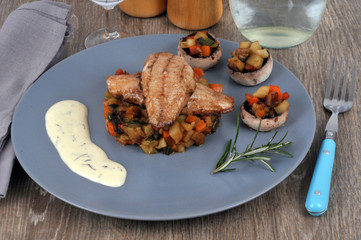 Filets de rougets et petits légumes au menu 