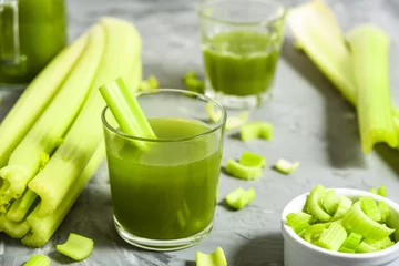 Gordijnen Celery Healthy Green Juice © molenira