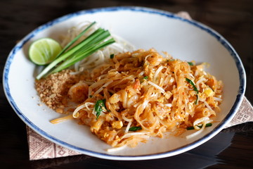 Pad thai with shrimp