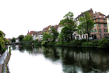 Fototapeta na wymiar The river flows between the houses in Strasbourg