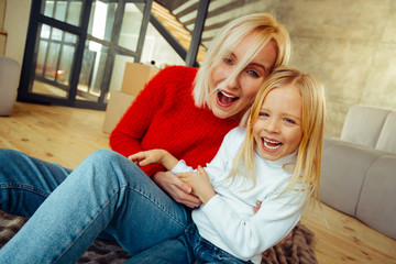Obraz premium Joyful females spending weekends together with pleasure