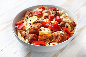  Udka z kurczaka marynowane w warzywach.