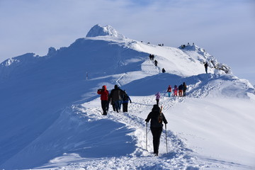 Turyści na szlaku Tatry Tatrzański Park Narodowy zima TPN Góry  Kasprowy Wierch 