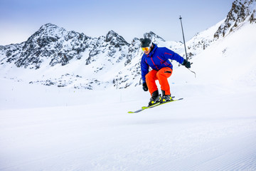 Fototapeta na wymiar Man skiing on the ski slopes