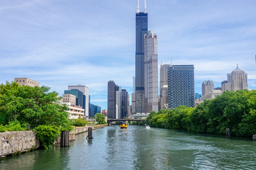 Obraz premium view of Chicago skyline from the boat in the Michigan lake, Chicago, Illinois