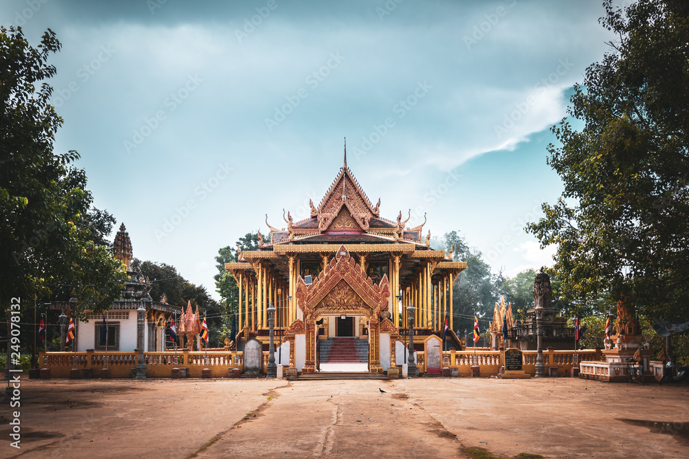 Wall mural Tempel bei Battambang - Wat Ek Phnom, Kambodscha