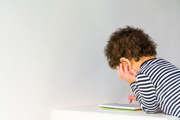 Naklejka premium child playing with digital tablet
