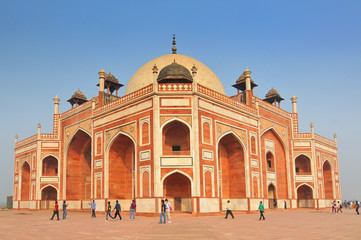 Fototapeta premium View of Humayun's Tomb one of the most famous Mughal buldings in New Delhi, India.