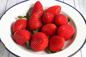 Plate of tasty strawberries