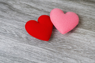 Obraz premium heart red and pink color on wood background. concept valentine day