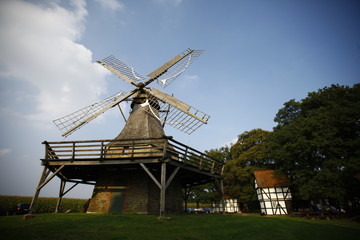Fototapeta na wymiar Old dutch windmill