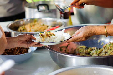 Requesting free food from philanthropists who come to scoop food