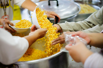 Feeding the homeless and the poor - Help Poor People