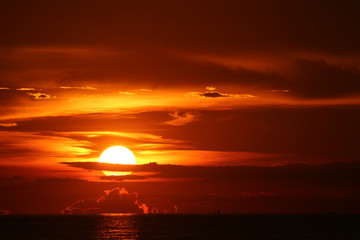 Fototapeta na wymiar sun dawn back on morning sky silhouette cloud