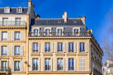 Fototapeta na wymiar Paris, ancient buildings, typical facades boulevard Pereire