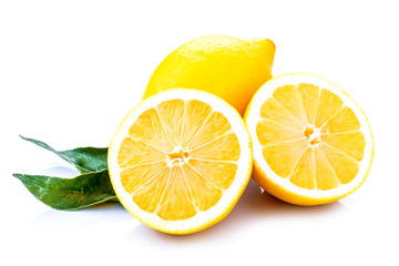 Zitronen auf weissem Hintergrund  