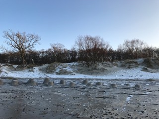 Frozen seashore of Baltic sea near Zelenogradsk, Russia