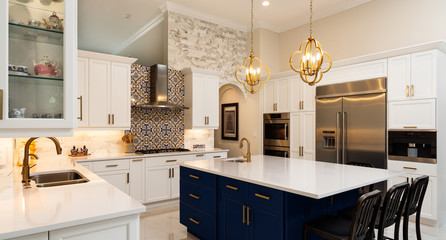 Modern White Kitchen in Estate Home - obrazy, fototapety, plakaty