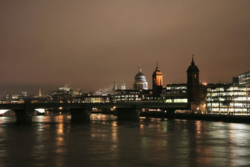 Obraz na płótnie Canvas St Paul's Cathedral and Southwark Bridge at Night