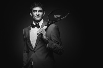 tennisspieler im anzug