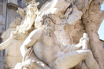 Sculpture d'une fontaine de la place Navona à Rome. 