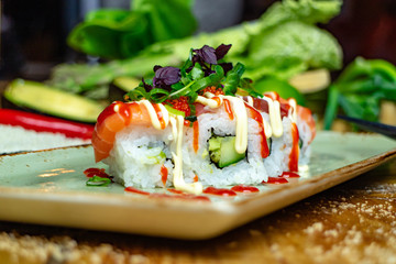 Sushi mit Lach & Ketchup und Mayo, Restaurant