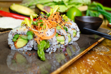 Sushi mit Avocado & Spargel, Restaurant