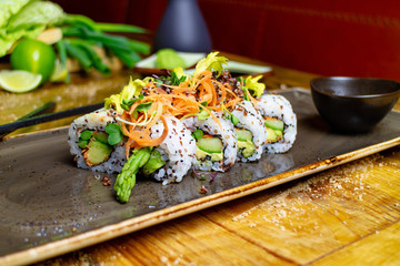 Sushi mit Avocado & Spargel, Restaurant