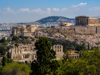 Naklejka premium Panoramic view of Athens and Acropolis shot from Hill of Muses at clear summer day