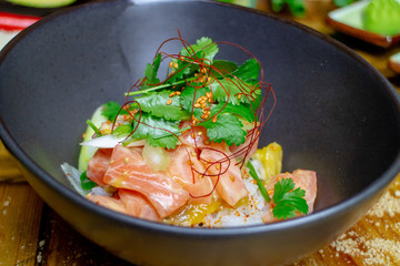 Resi mit Lachs, Essen im Restaurant