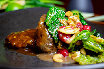 Steak mit Bratensauce, Restaurant