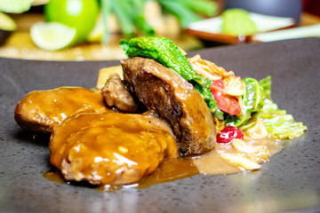 Steak mit Bratensauce, Restaurant