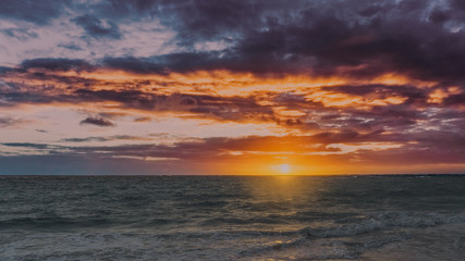 Fototapeta na wymiar Sonnenaufgang am Strand in der Karibik, Punta Cana Dominikanische Republik