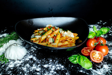 Penne Bolognese, Nudeln mit Hackfleisch - Italienisches Restaurant