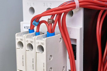 Connection of electrical wires to additional contacts of the magnetic starter. Modern connection of...