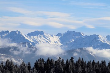 MONTAGNE - LE MONT REVARD SOUS LA NEIGE - MASSIF DES BAUGES - SAVOIE