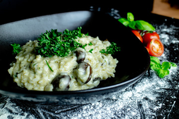 Rissoto, Reisgericht mit Funghi und Pilzen, Italinienisches Restaurant