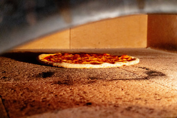 Pizza Margherita, Frisch Classic Pizzeria Restaurant