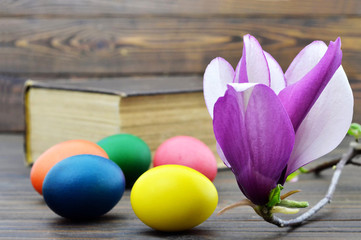 Obraz na płótnie Canvas Easter card with Easter eggs and magnolia flowers